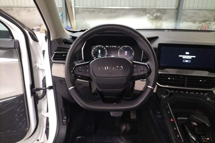 Used Lynk & Co 06 EM-P 2022 PHEV 84 km Range Pro Version Steering Wheel