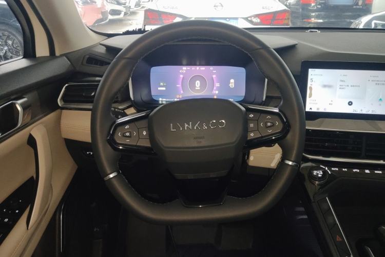 Used Lynk & Co 06 EM-P 2022 PHEV 84 km Range Pro Version Steering Wheel