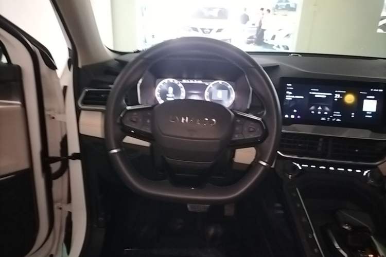 Used Lynk & Co 06 EM-P 2022 PHEV 84 km Range Pro Version Steering Wheel