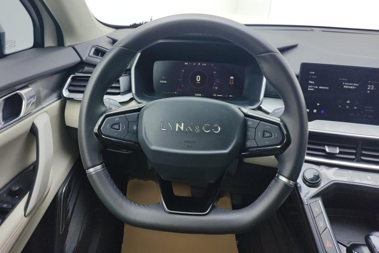 Used Lynk & Co 06 EM-P 2022 PHEV 84 km Range Pro Version Steering Wheel