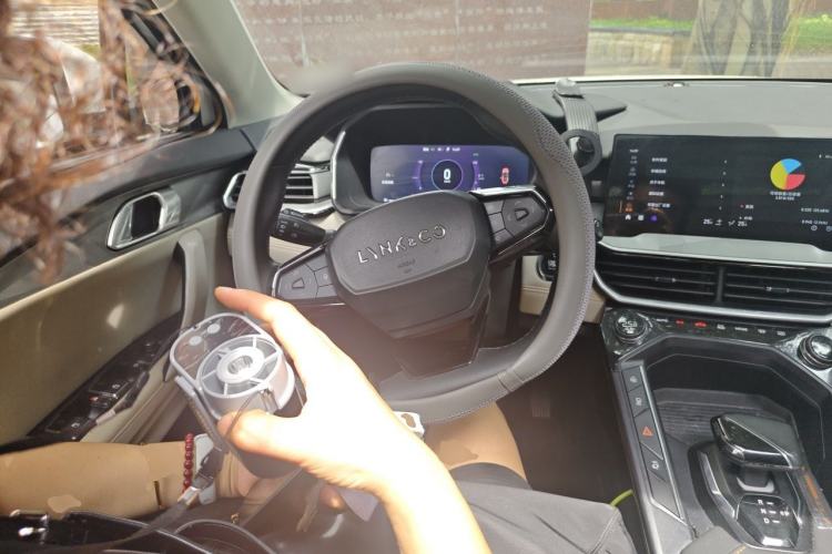 Used Lynk & Co 06 EM-P 2022 PHEV 84 km Range Pro Version Steering Wheel