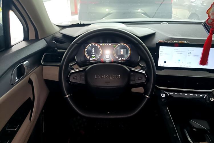 Used Lynk & Co 06 EM-P 2022 PHEV 84 km Range Pro Version Steering Wheel