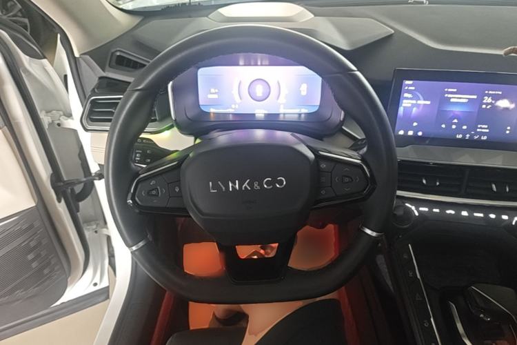 Used Lynk & Co 06 EM-P 2022 PHEV 84 km Range Pro Version Steering Wheel