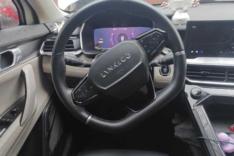 Used Lynk & Co 06 EM-P 2022 PHEV 84 km Range Pro Version Steering Wheel