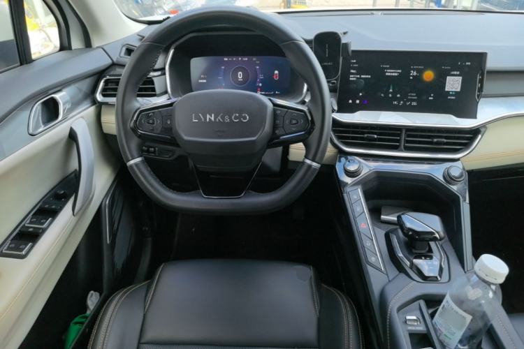 Used Lynk & Co 06 EM-P 2022 PHEV 84 km Range Pro Version Steering Wheel