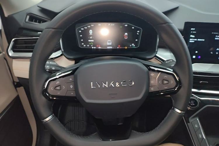 Used Lynk & Co 06 EM-P 2022 PHEV 84 km Range Pro Version Steering Wheel