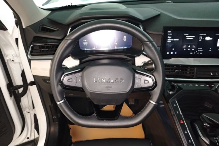 Used Lynk & Co 06 EM-P 2022 PHEV 84 km Range Pro Version Steering Wheel