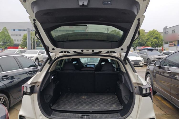 Used Lynk & Co 06 EM-P 2022 PHEV 84 km Range Pro Version Trunk