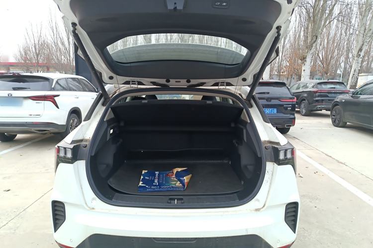 Used Lynk & Co 06 EM-P 2022 PHEV 84 km Range Pro Version Trunk
