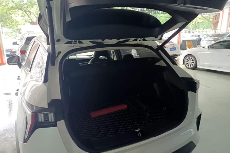 Used Lynk & Co 06 EM-P 2022 PHEV 84 km Range Pro Version Trunk
