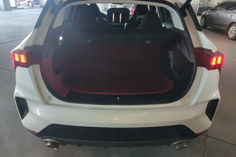 Used Lynk & Co 06 EM-P 2022 PHEV 84 km Range Pro Version Trunk