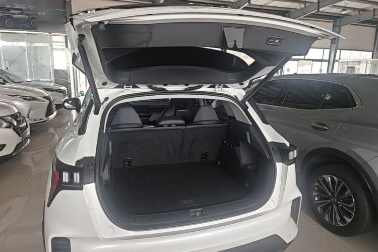Used Lynk & Co 06 EM-P 2022 PHEV 84 km Range Pro Version Trunk