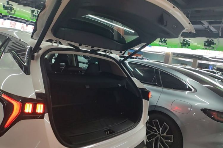 Used Lynk & Co 06 EM-P 2022 PHEV 84 km Range Pro Version Trunk