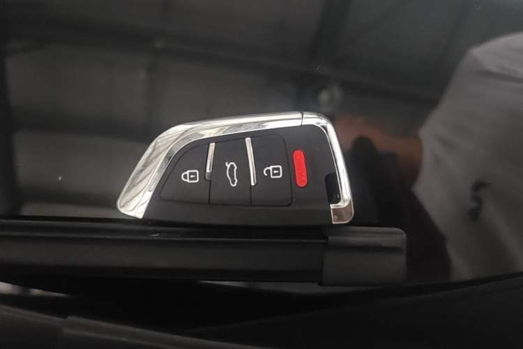 Used Lynk & Co 06 EM-P 2022 PHEV 84 km Range Pro Version Vehicle Key