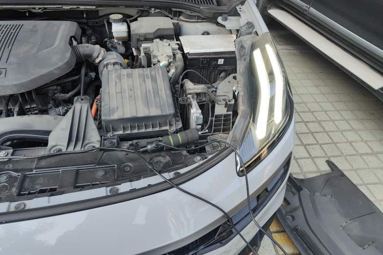 Used Lynk & Co 06 EM-P 2023 1.5T Remix PHEV Pro Engine Bay Left