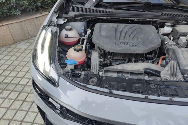 Used Lynk & Co 06 EM-P 2023 1.5T Remix PHEV Pro Engine Bay Right