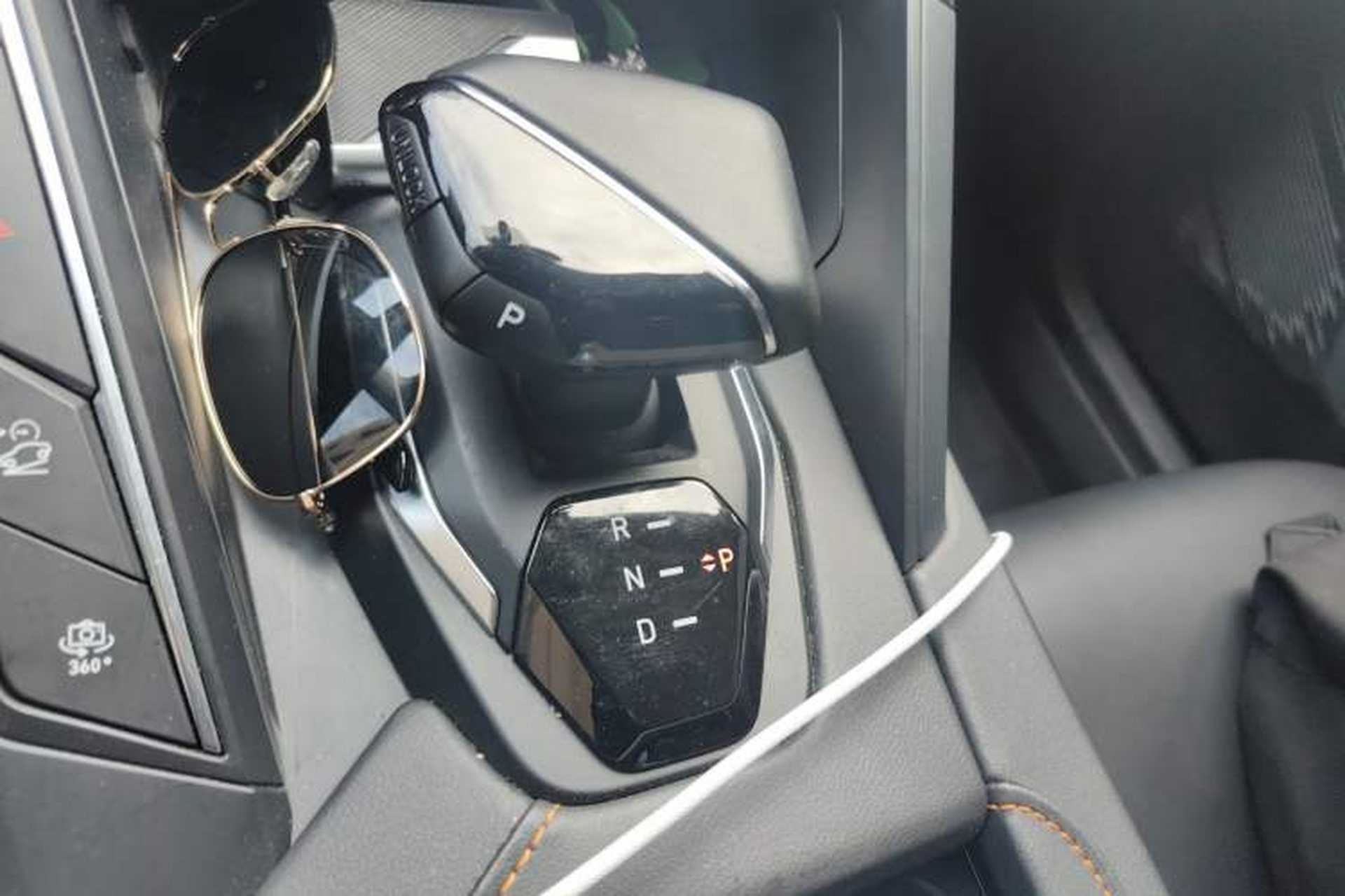 Used Lynk & Co 06 EM-P 2023 1.5T Remix PHEV Pro Gear Lever