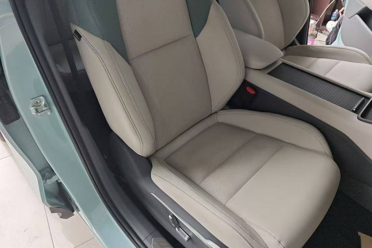Used Lynk & Co 06 EM-P 2023 EM-P 126 Long-Range Halo Interior 13