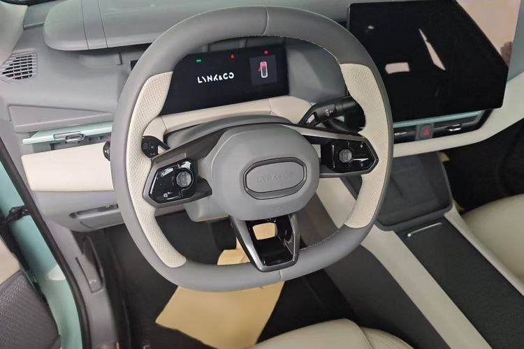 Used Lynk & Co 06 EM-P 2023 EM-P 126 Long-Range Halo Interior 2