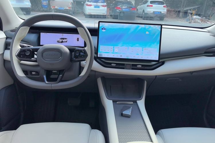 Used Lynk & Co 06 EM-P 2023 EM-P 126 Long-Range Halo Interior 2