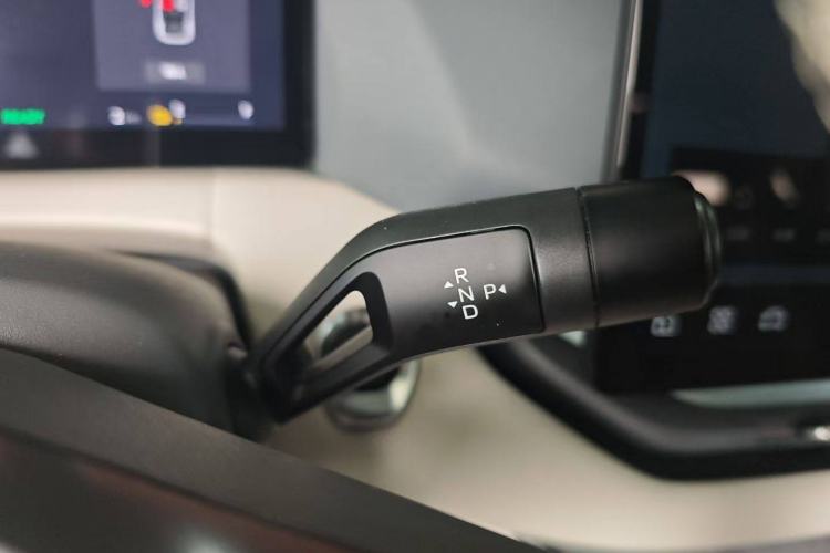 Used Lynk & Co 06 EM-P 2023 EM-P 126 Long-Range Halo Interior 6