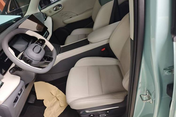 Used Lynk & Co 06 EM-P 2023 EM-P 126 Long-Range Halo Interior 8