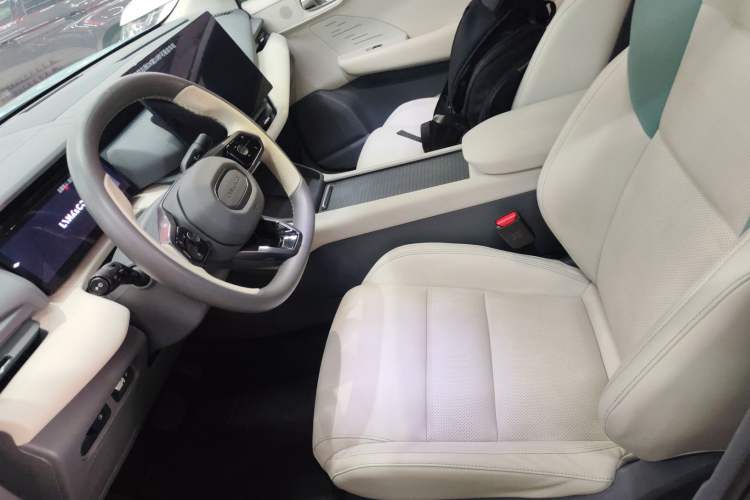 Used Lynk & Co 06 EM-P 2023 EM-P 126 Long-Range Halo Left Front Seat