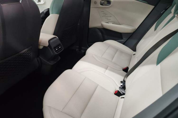 Used Lynk & Co 06 EM-P 2023 EM-P 126 Long-Range Halo Left Rear Seat
