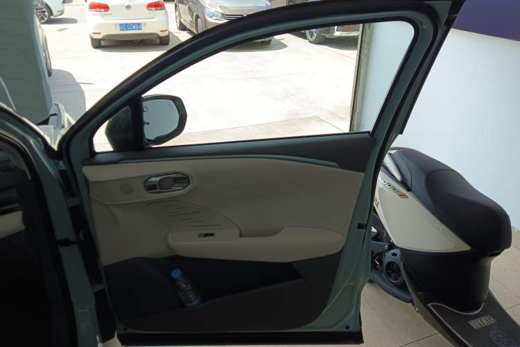 Used Lynk & Co 06 EM-P 2023 EM-P 126 Long-Range Halo Right Front Door Interior