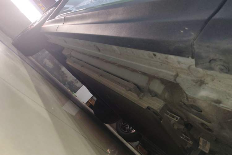 Used Lynk & Co 06 EM-P 2023 EM-P 126 Long-Range Halo Right Side Sill