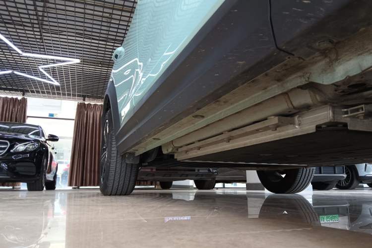 Used Lynk & Co 06 EM-P 2023 EM-P 126 Long-Range Halo Right Side Sill