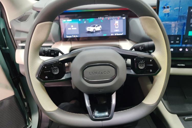 Used Lynk & Co 06 EM-P 2023 EM-P 126 Long-Range Halo Steering Wheel