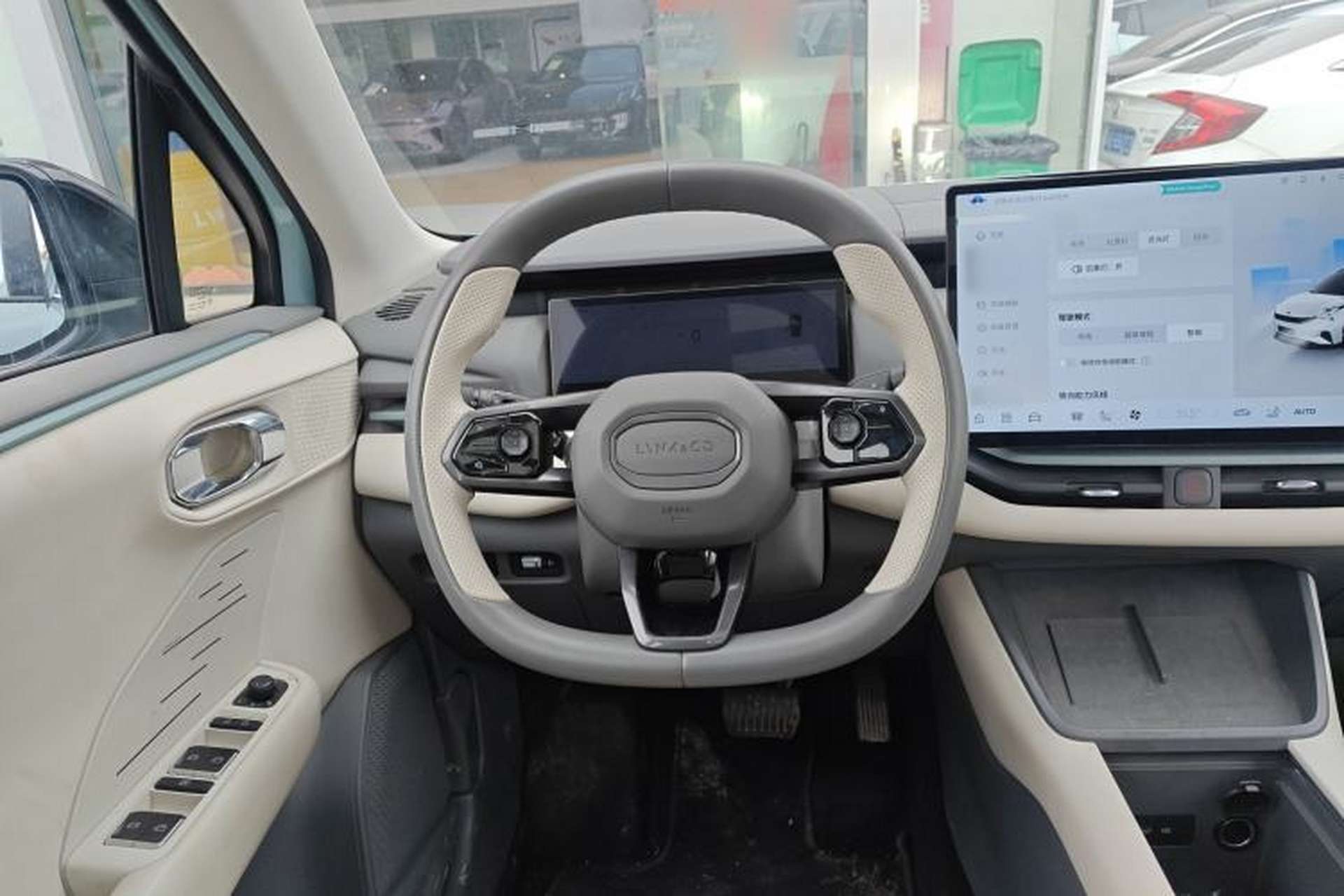 Used Lynk & Co 06 EM-P 2023 EM-P 126 Long-Range Halo Steering Wheel