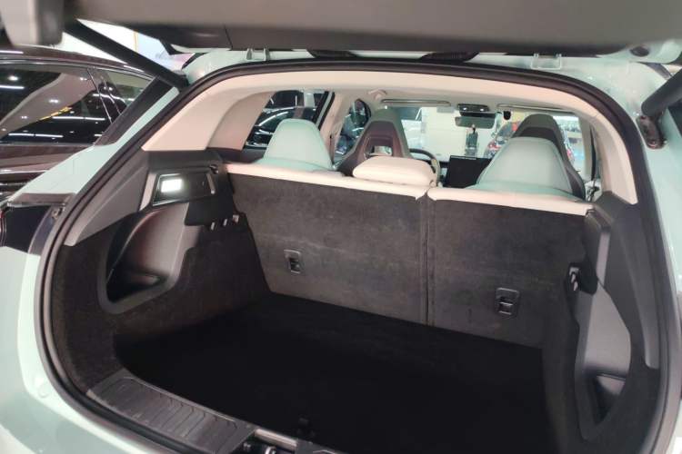 Used Lynk & Co 06 EM-P 2023 EM-P 126 Long-Range Halo Trunk