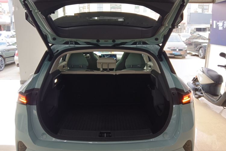Used Lynk & Co 06 EM-P 2023 EM-P 126 Long-Range Halo Trunk