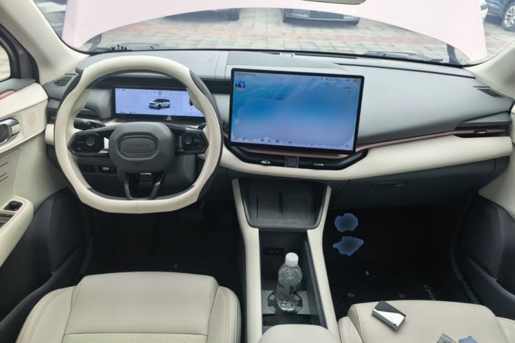 Used Lynk & Co 06 EM-P 2023 EM-P 126 Long-Range Halo Center Console