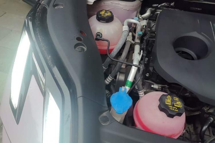 Used Lynk & Co 06 EM-P 2023 EM-P 126 Long-Range Halo Engine Bay Right