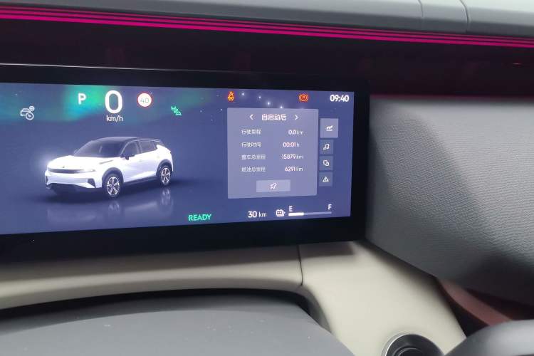Used Lynk & Co 06 EM-P 2023 EM-P 126 Long-Range Halo Odometer Close Up