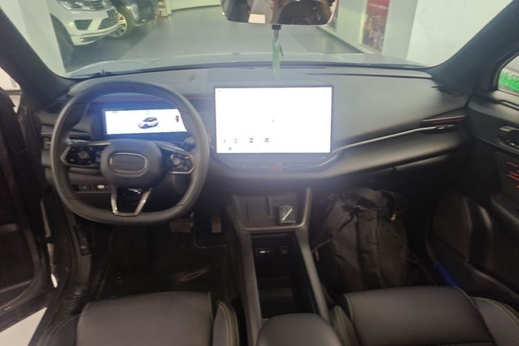 Used Lynk & Co 06 EM-P 2023 EM-P 126 Long-Range Halo Center Console