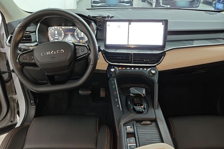 Used Lynk & Co 06 EM-P 2023 1.5T Remix PHEV Pro Center Console