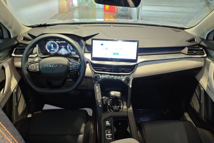 Used Lynk & Co 06 EM-P 2023 1.5T Remix PHEV Pro Center Console