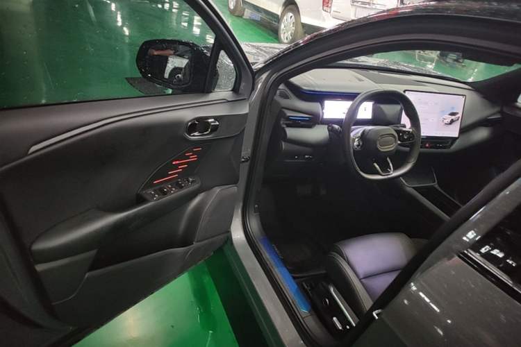 Used Lynk & Co 06 EM-P 2023 EM-P 126 Long-Range Halo Driver Seat