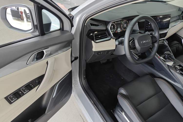 Used Lynk & Co 06 EM-P 2023 1.5T Remix PHEV Pro Driver Seat