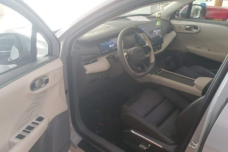 Used Lynk & Co 06 EM-P 2023 EM-P 56 Standard Range Pro Driver Seat