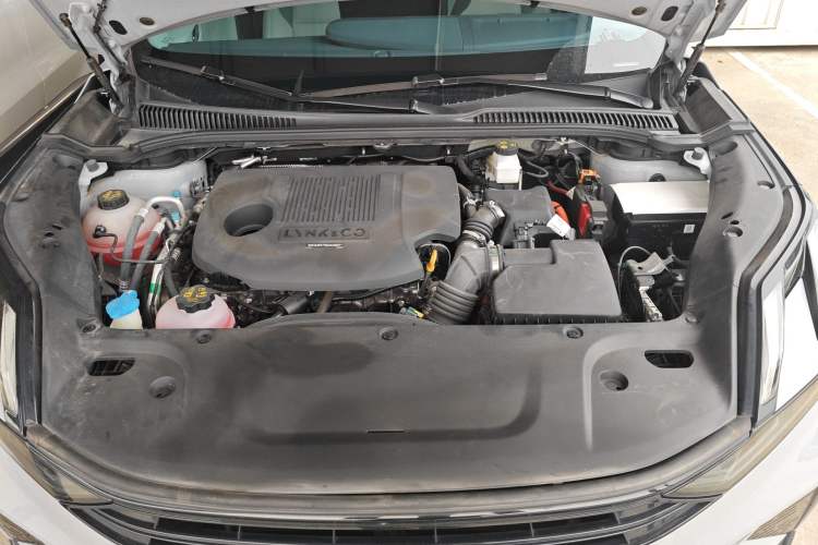 Used Lynk & Co 06 EM-P 2023 EM-P 126 Long-Range Halo Engine Bay
