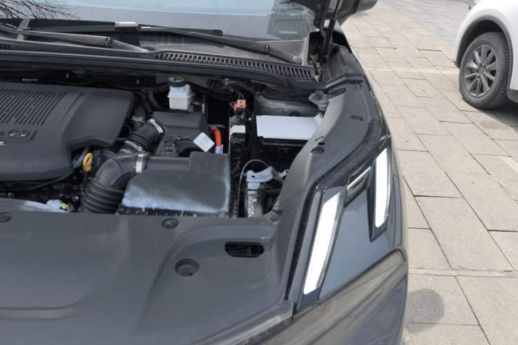 Used Lynk & Co 06 EM-P 2023 EM-P 126 Long-Range Halo Engine Bay Left