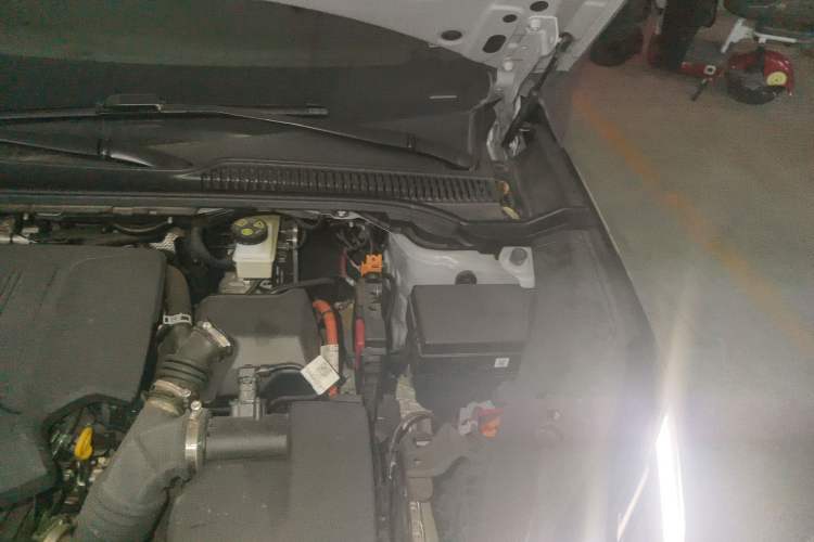 Used Lynk & Co 06 EM-P 2023 EM-P 126 Long-Range Pro Engine Bay Left
