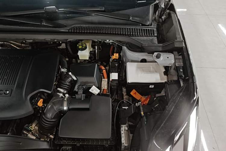 Used Lynk & Co 06 EM-P 2023 EM-P 56 Standard Range Pro Engine Bay Left