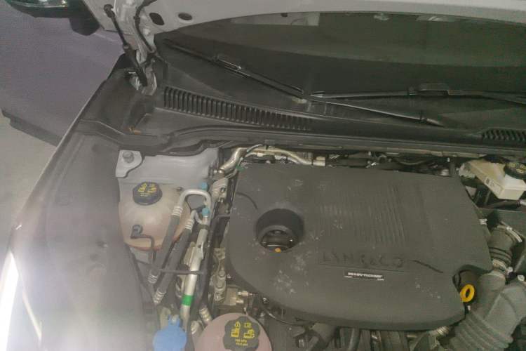 Used Lynk & Co 06 EM-P 2023 EM-P 126 Long-Range Pro Engine Bay Right