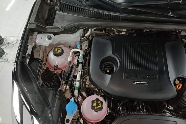 Used Lynk & Co 06 EM-P 2023 EM-P 56 Standard Range Pro Engine Bay Right